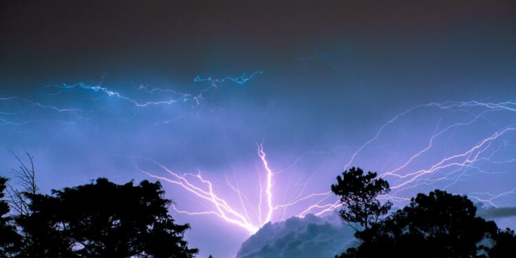 Declaran Alerta Temprana Preventiva para la región por tormentas eléctricas