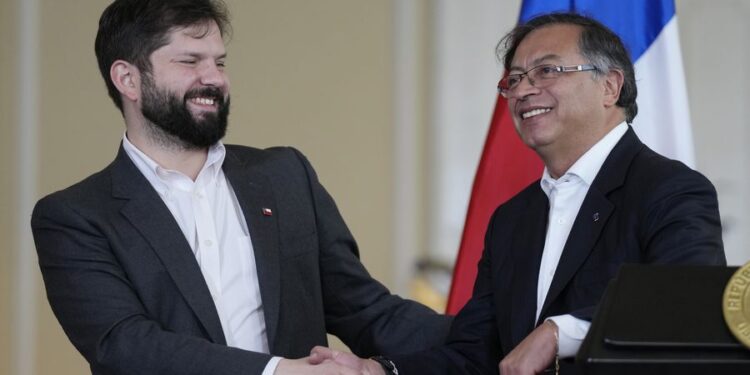 Presidente de Colombia, Gustavo Petro, llega este lunes a Chile