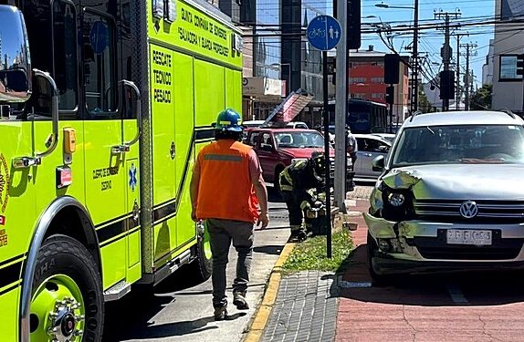 Colisión vehicular dejó un lesionado en centro de Osorno