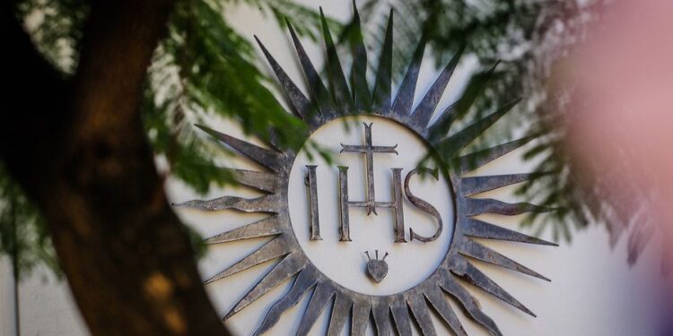 Develan denuncia contra Compañía de Jesús en Chile por caso de abuso