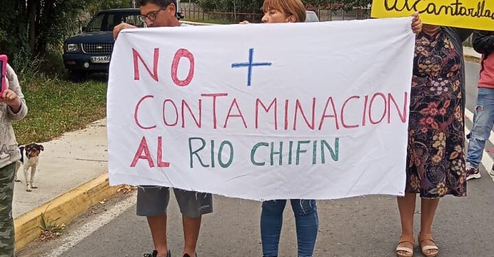Vecinos de Chifín en Río Negro cortaron la ruta manifestándose por contaminación del río