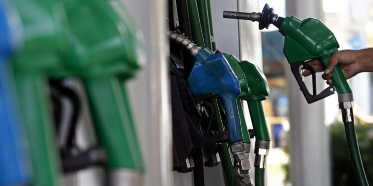 Gran baja en precio de bencina desde este jueves