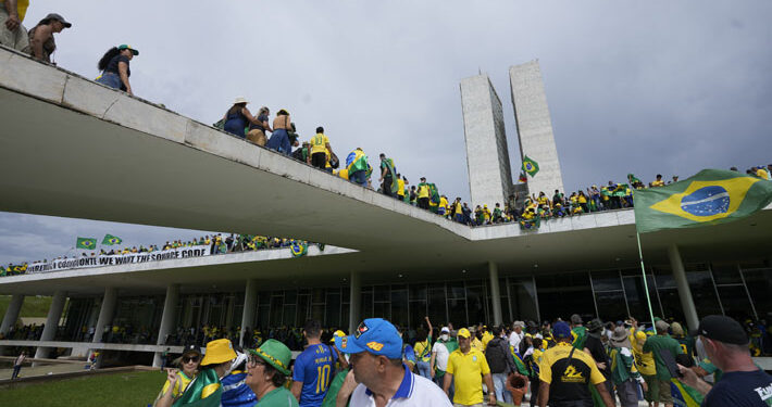Policía de Brasil recupera control del Congreso, Palacio presidencial y Corte Suprema