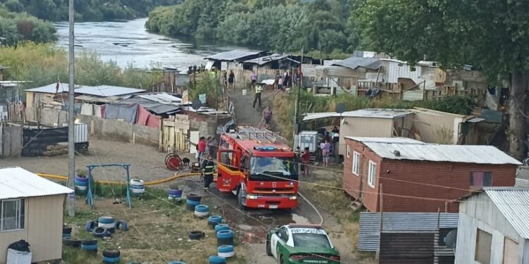 Una familia quedó damnificada tras incendio en campamento de Osorno