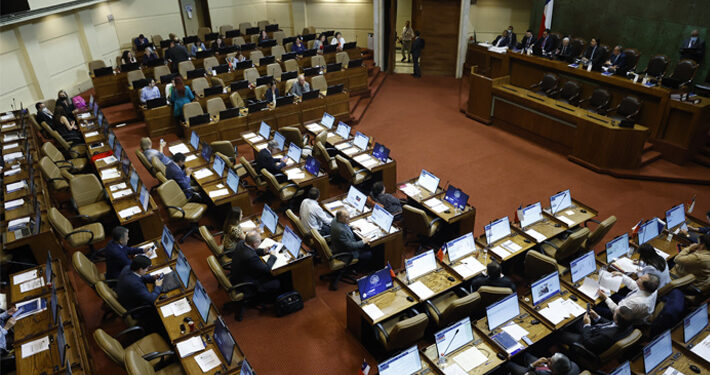 Diputados aprueban comisión investigadora para indultos de Boric
