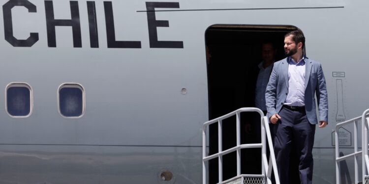 Presidente Boric aterrizó en Brasil para asistir a toma de posesión de Lula