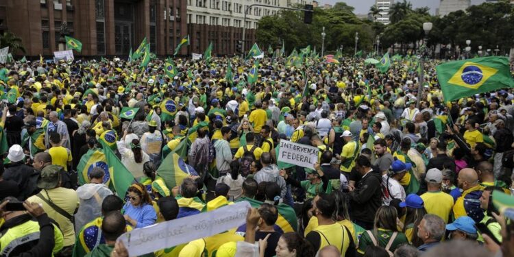 Bolsonaristas invaden el Congreso brasileño en manifestación contra Lula