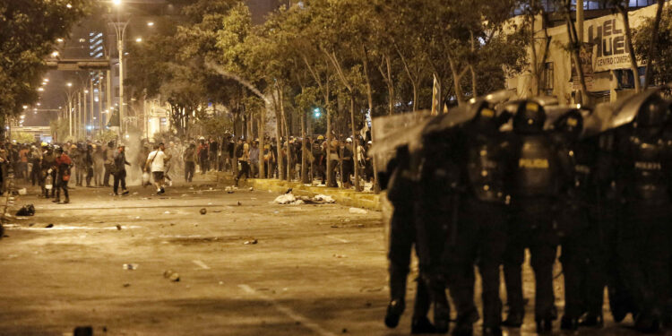 Fiscalía peruana abrió investigaciones para esclarecer 54 muertes en protestas