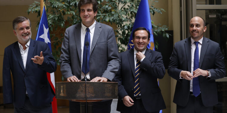 Chile Vamos presentó nombre de su nómina para el Consejo Constitucional