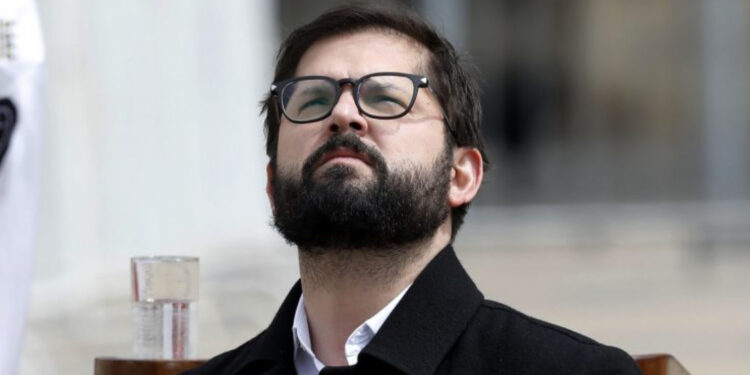 Cadem: Desaprobación del Presidente Boric alcanzó peak de 70%