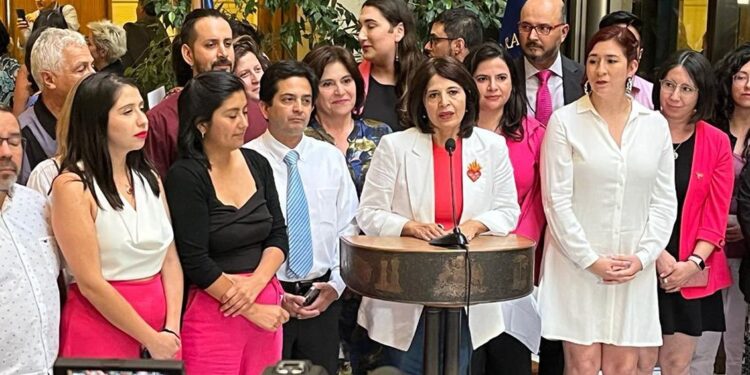 Rechazan por 82 votos acusación constitucional contra Marcela Ríos