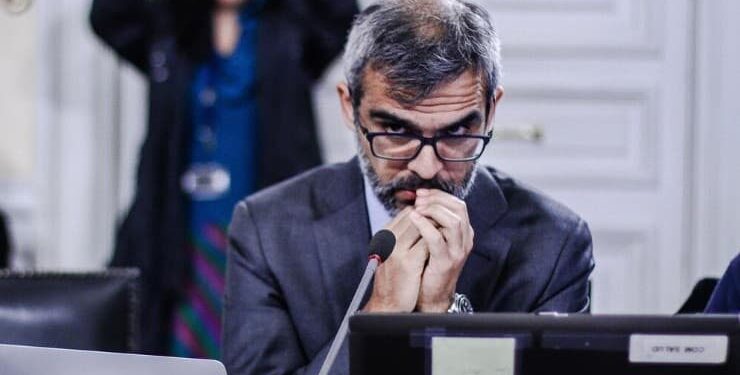 Revelan antiguo sumario de la Universidad de Chile a nuevo ministro Luis Cordero