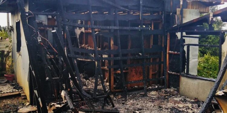 Incendio dejó una familia damnificada y dos lesionados en Osorno