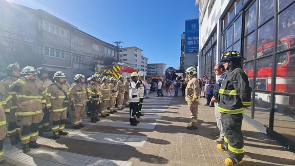 24 bomberos de Osorno acudieron a ayudar en incendios forestales en La Araucanía