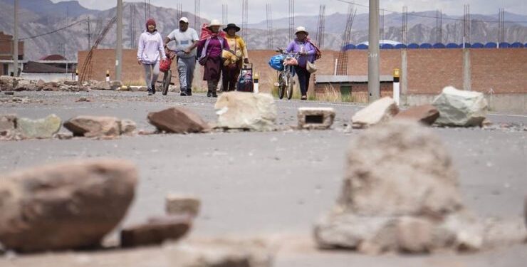 Bolivia y Chile acuerdan agilizar flujo en frontera por manifestaciones en Perú