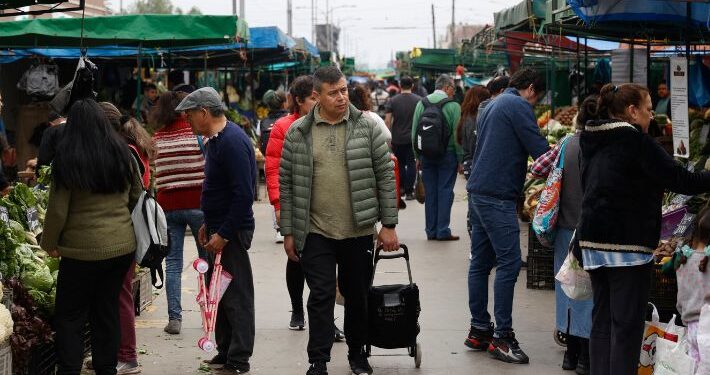 Canasta básica de alimentos arranca 2023 con alza sobre los $65 mil