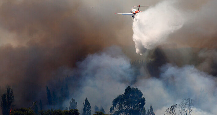 Ordenan evacuar nuevo sector en Coronel por incendio forestal