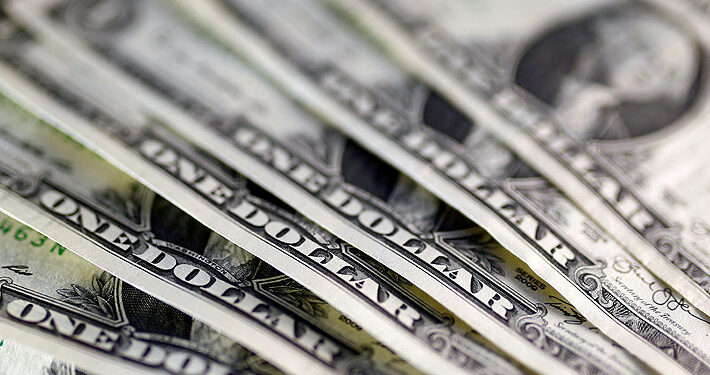 Dólar opera estable este martes y se mantiene en torno a los $830