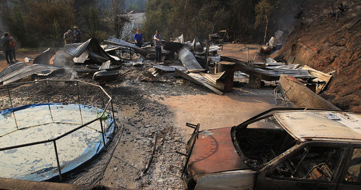 Aumentan a 26 los muertos por incendios forestales en Chile