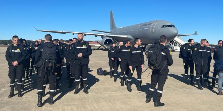 España envió grupo militar y un avión a Chile por incendios forestales