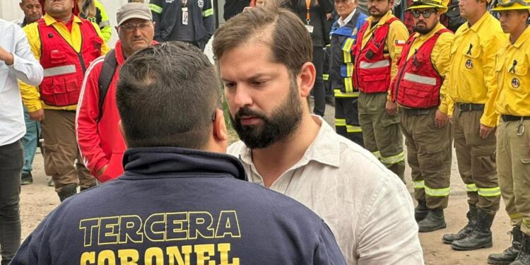 Presidente Boric participó de velorio de bombera en Coronel