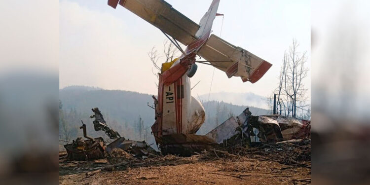 Avión de Conaf que combatía incendios forestales capotó en Hualqui