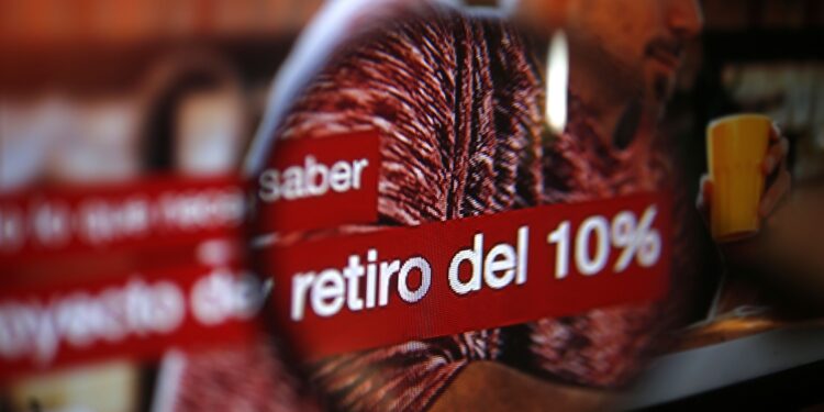 Parlamentarios miran de reojo la opción de avanzar en un sexto retiro en abril