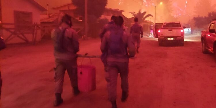 Aumenta a 13 cifra de fallecidos por incendios forestales