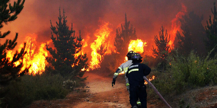 Incendios en combate bajan a 60 y hay 12 siniestros “relevantes”