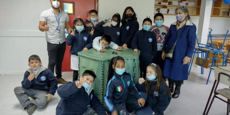 14 escuelas de Osorno recibieron certificación ambiental 
