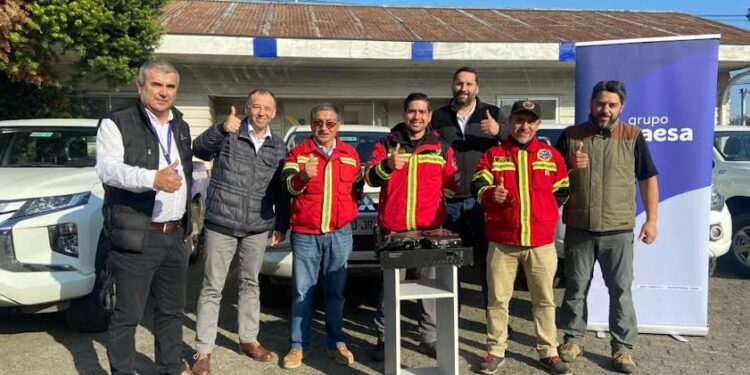 Saesa donó equipos de comunicación radial a UBRO Osorno