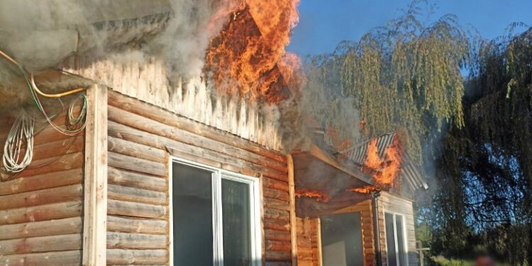 Osorno: Vivienda resultó destruida tras incendio en Cancura