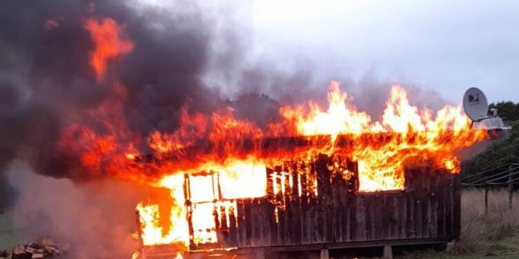 Incendio en sector rural Pichil de Osorno dejó dos damnificados