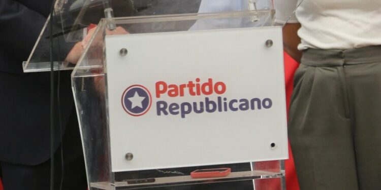 Por manejar ebrio: candidato Republicano renuncia al Consejo Constitucional