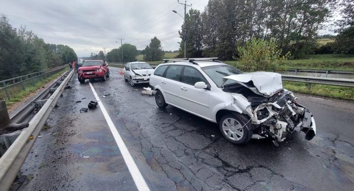 Colisiones vehiculares se registraron en ruta U400 y ruta 215 este jueves