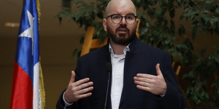 Ministro Jackson rechaza autopréstamo que se vota este martes