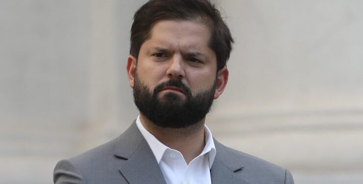 Cadem: Presidente Boric obtiene una aprobación de 35%