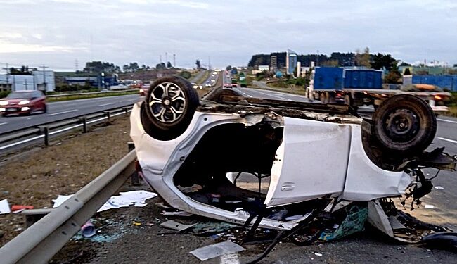 Colisión entre dos vehículos y camión deja tres lesionados en Puerto Montt