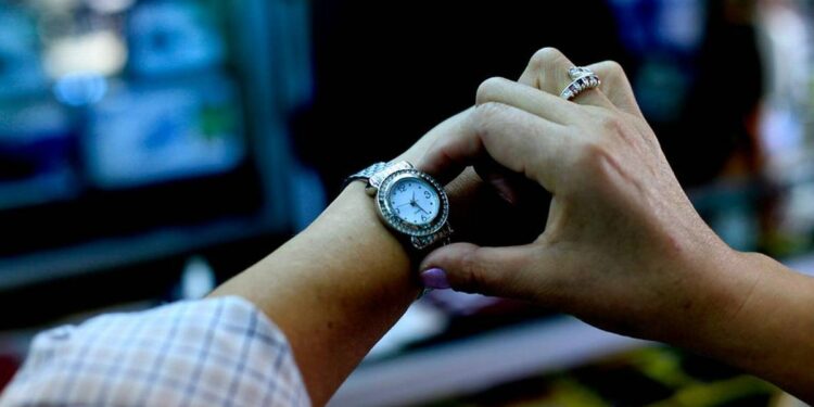 Cambio de hora en Chile: Conoce la fecha para el fin de horario de verano