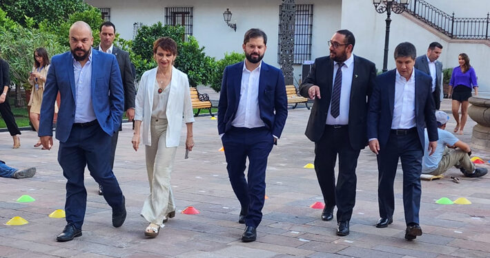 Presidente Boric mantiene postura y evita abordar informes sobre indultados