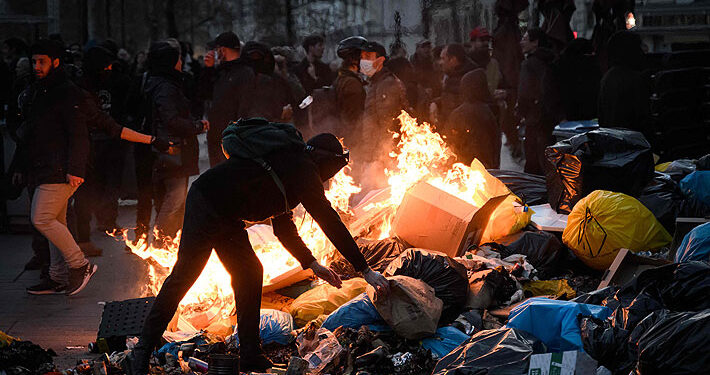 Golpe de timón de Macron por pensiones intensifica protestas en Francia