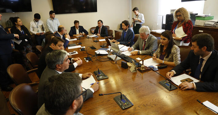 Comisión por indultos invitaría a Boric, Lagos, Vallejo, Monsalve y ex ministra Ríos