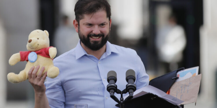 Presidente Boric promulgó Ley para personas del espectro autista