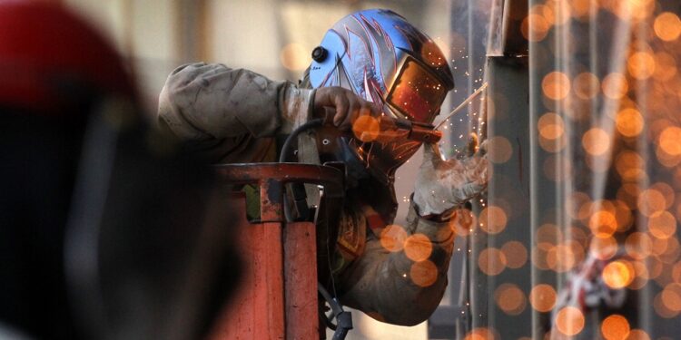 Economía chilena se expandió 2,4% en 2022, pero cerró el año decreciendo