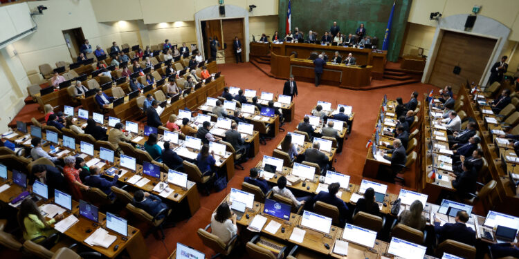 Proponen castigo económico para diputados que lleguen atrasados a las sesiones