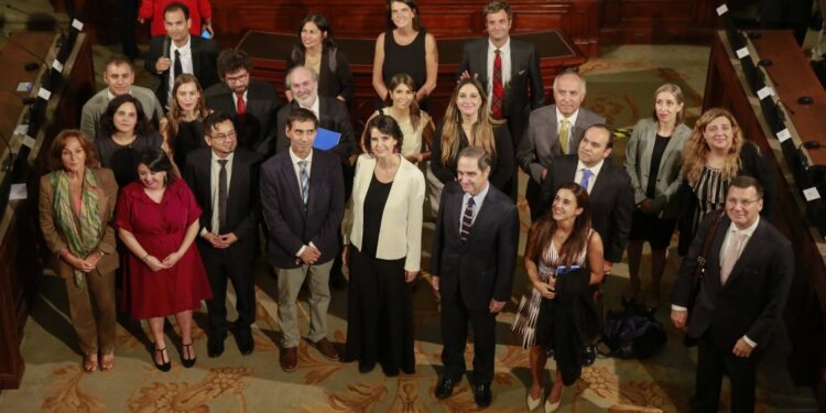 Comisión de Expertos vota esta semana el índice de la propuesta de Constitución