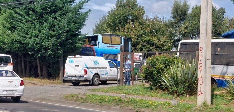 Hombre es encontrado sin vida sobre vehículo en Osorno