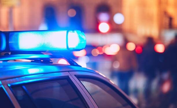 Sujeto es encontrado con arma y droga afuera de local nocturno en Osorno