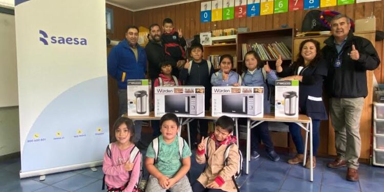 “Escuela con Energía” de Saesa llegó hasta sectores de Currimahuida y Cofalmo