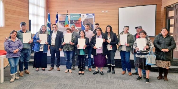 Ocho familias de Llanquihue recibieron sus títulos de dominio